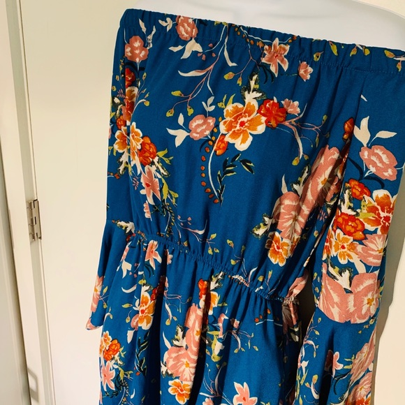 Off the shoulder Dress - Picture 6 of 7